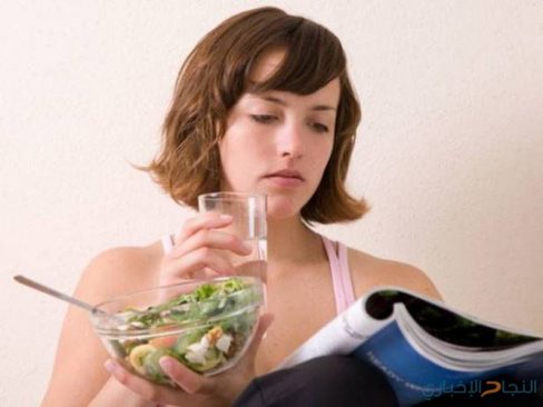 Không nên uống nước ngay sau khi ăn. (Ảnh: PLO.VN)